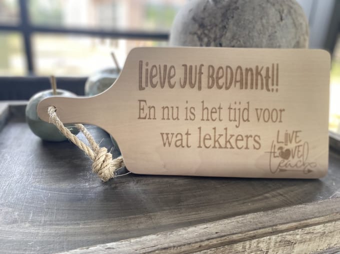 Creaties van Hier - serveerplankje -juf - 35 cm - hout