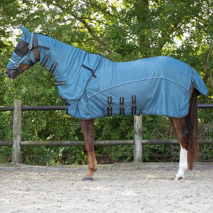 Vliegendeeltjesshirt met afneembare nekbescherming en muts QHP