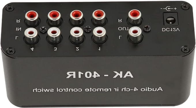 4-weg AV-splitterschakelaar - Composiet Video L/R Audio Selector met IR-afstandsbediening .