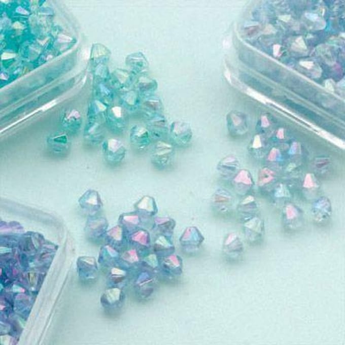 Acrylic beads trio, diamond shape, 4mm, 3/box