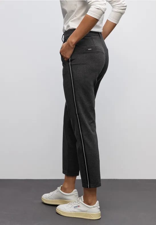 Chino met tapedetails