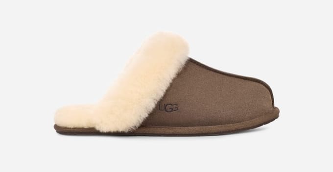 UGG® Scuffette II for Women in Black, Size 10, Suede/Polyester