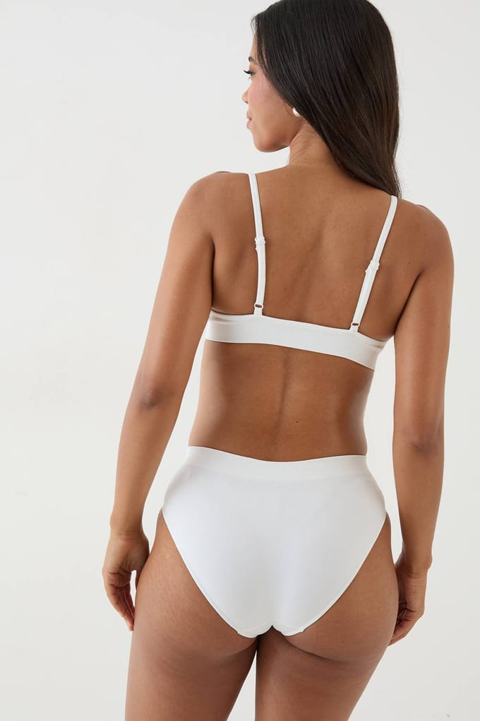 Dames Dsgn Studio Naadloze Bralette Met Ronde Hals En Slipje Lingerieset | Wit | Maat: Medium