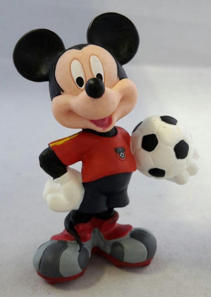 Disney - Mickey Mouse als voetballer spaans tenue (+/-6,5 cm) - Merk : Bullyland.