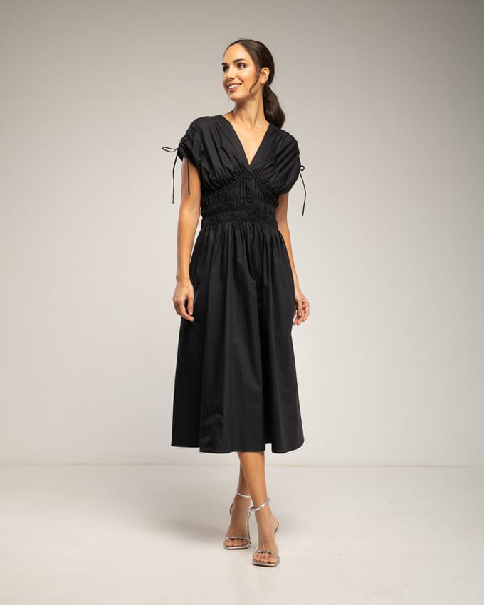 Midi-jurk met elastische taille en borst, rimpelmouwen en zakken