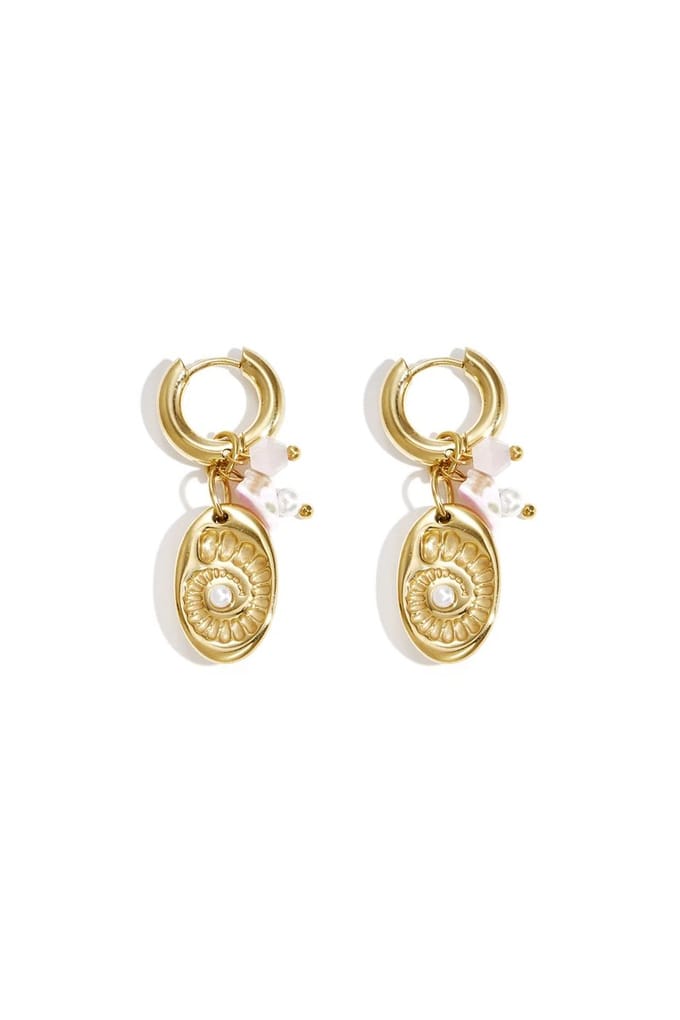 Oorbellen met kralen en schelp charm