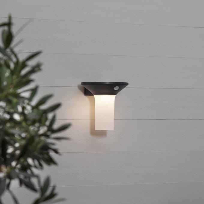 Star Trading Solar wandlamp Valta, wandlamp, grafiet, LED, schemersensor, bewegingssensor, warm wit, buiten, 16 cm