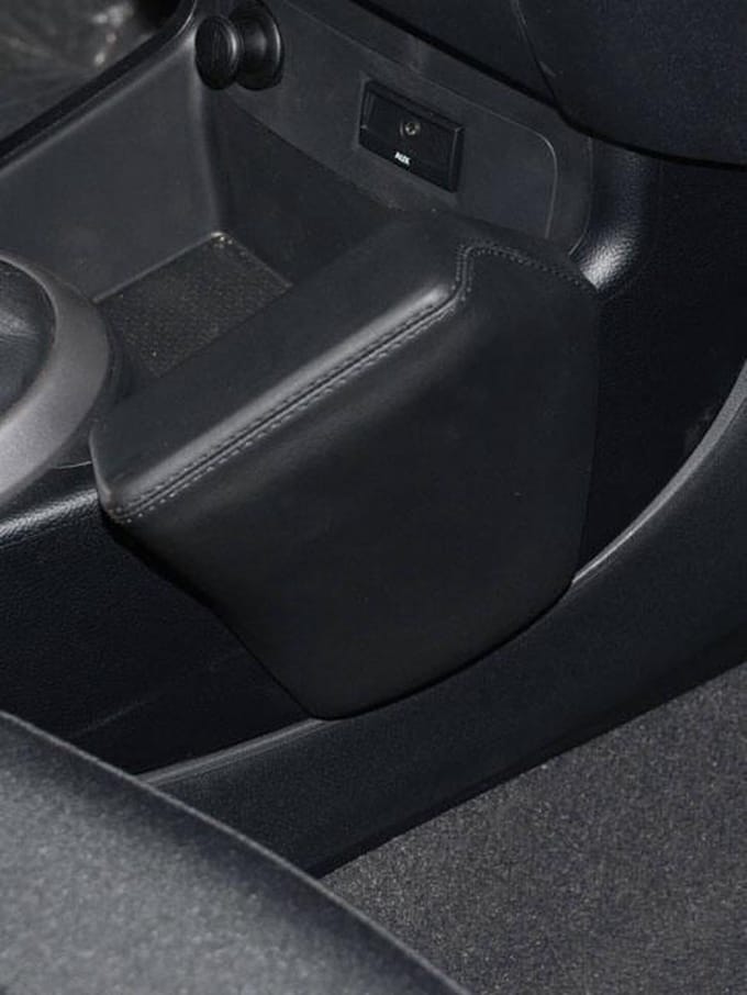 Houder - Hyundai i20 03/2009-2014 Kleur: Zwart