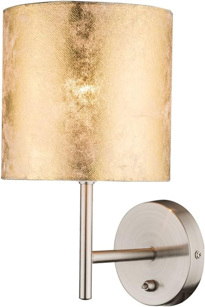 Design wandlamp met goudkleurige textiel kap en knopschakelaar