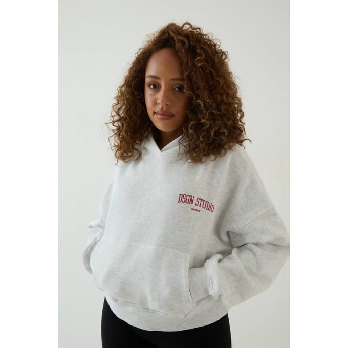 Dames Dsgn Studio Collegiate Bedrukte Boxy Hoodie | Asgrijs | Maat: Medium