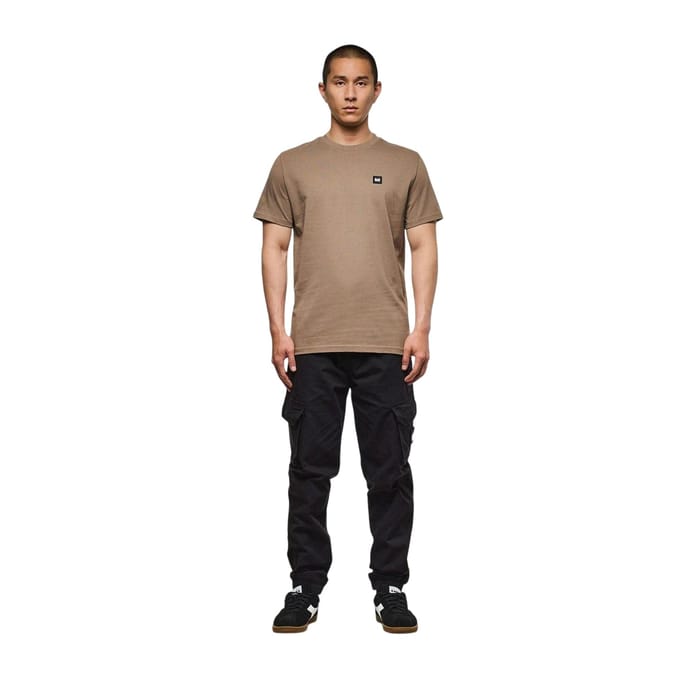 Weekend Offender Heren Strand Badge T-Shirt (Zand)