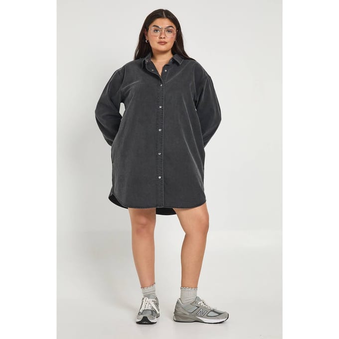 boohoo Dames Plus Oversized Denim Jurk Met Overhemdmodel | Washed Black | Maat: 48