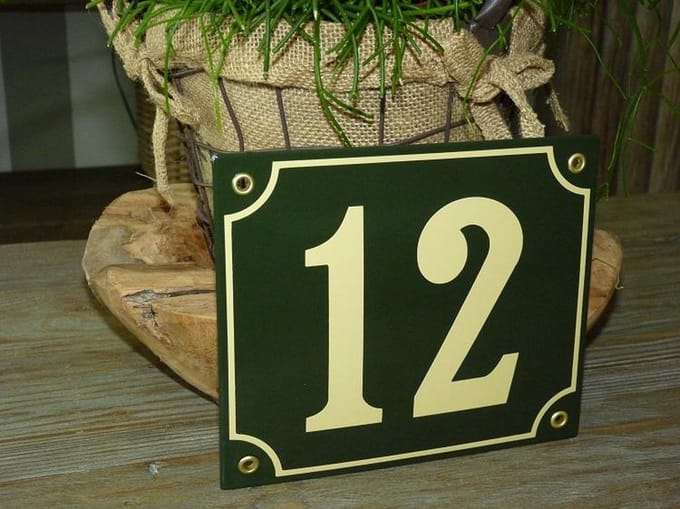 Emaille huisnummer 18x15 groen/creme nr. 12