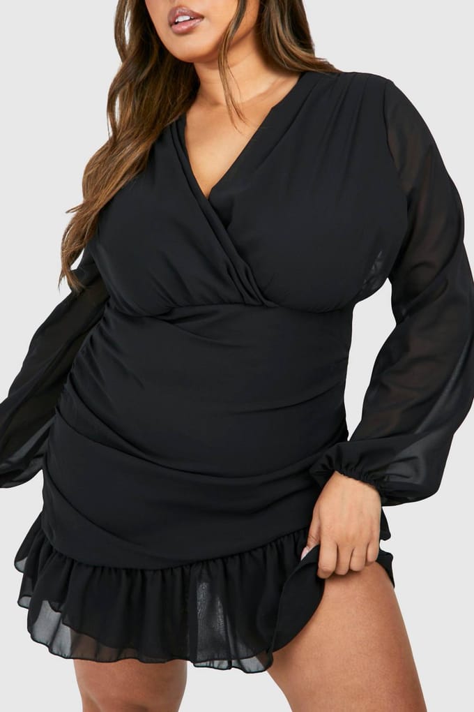 boohoo Dames Plus Chiffon Ruffle Wrap Jurk | Zwart | Maat: 56