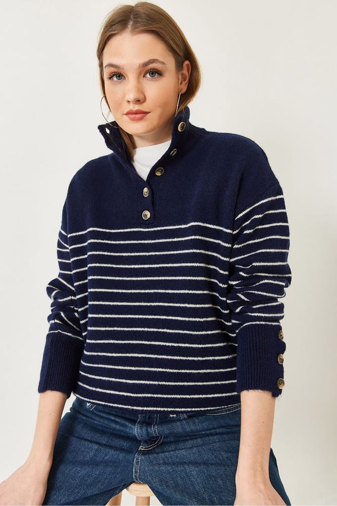 Knitted Trui met Gestreepte Kraag en Knopen