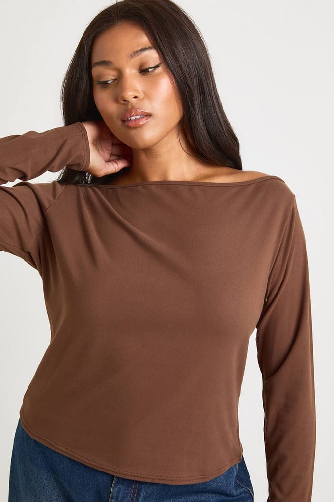 boohoo Dames Plus slash-hals top met lange mouwen | Chocolate | Maat: 26