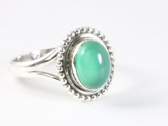 Bewerkte zilveren ring met jade - maat 16.5