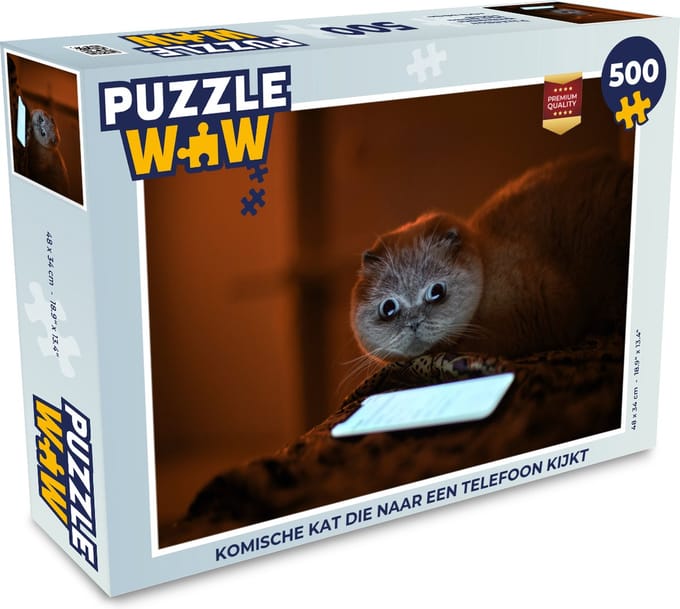 Puzzel Komische kat die naar een telefoon kijkt - Legpuzzel - Puzzel 500 stukjes