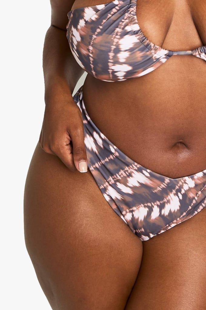 boohoo Dames Plus Tie Dye V High Leg Bikini Onderstuk | Maat: 20