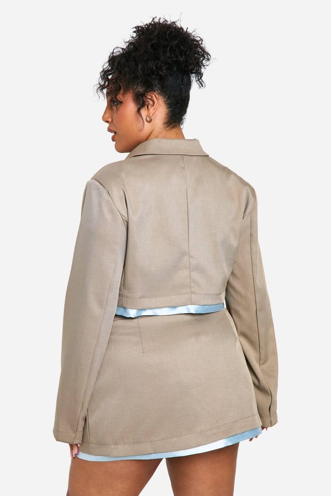 boohoo Dames Plus Satin Raw Hem Blazer | Steen | Maat: 54