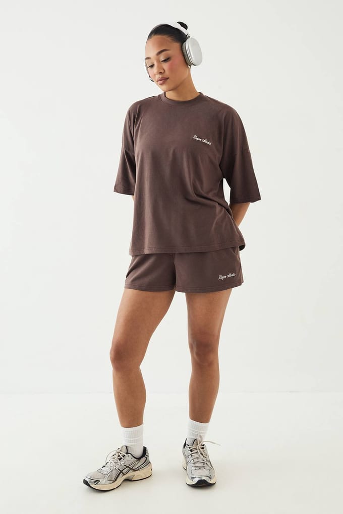 Dames Dsgn Studio Lounge Henley Knoop Superzachte Short | Mokka | Maat: 3XL