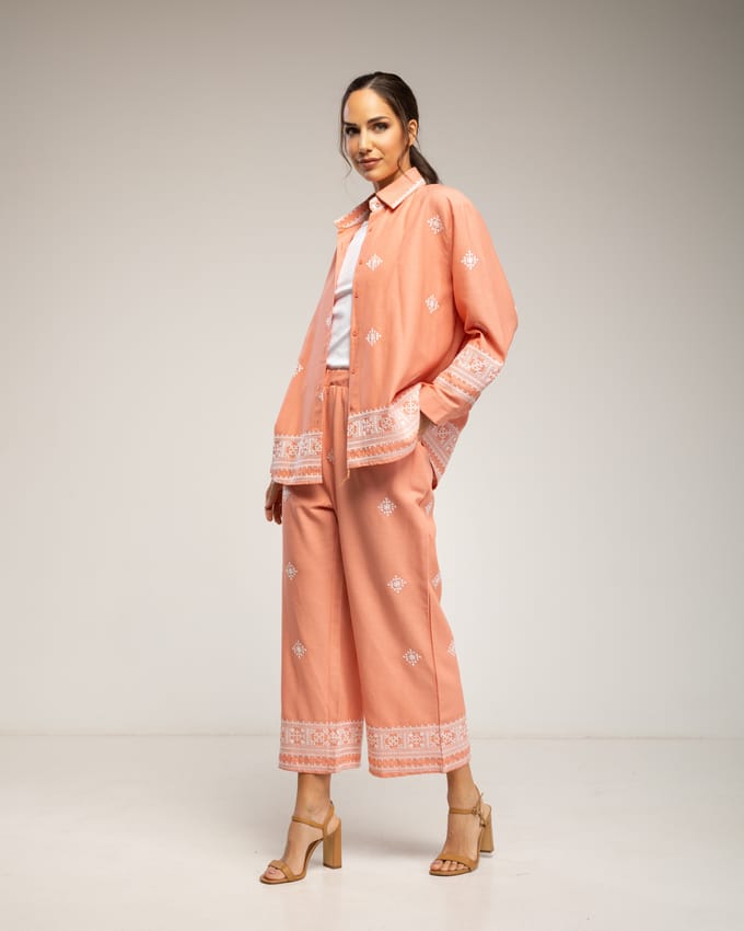 Set van geborduurd overhemd en broek, met elastische taille en zakken