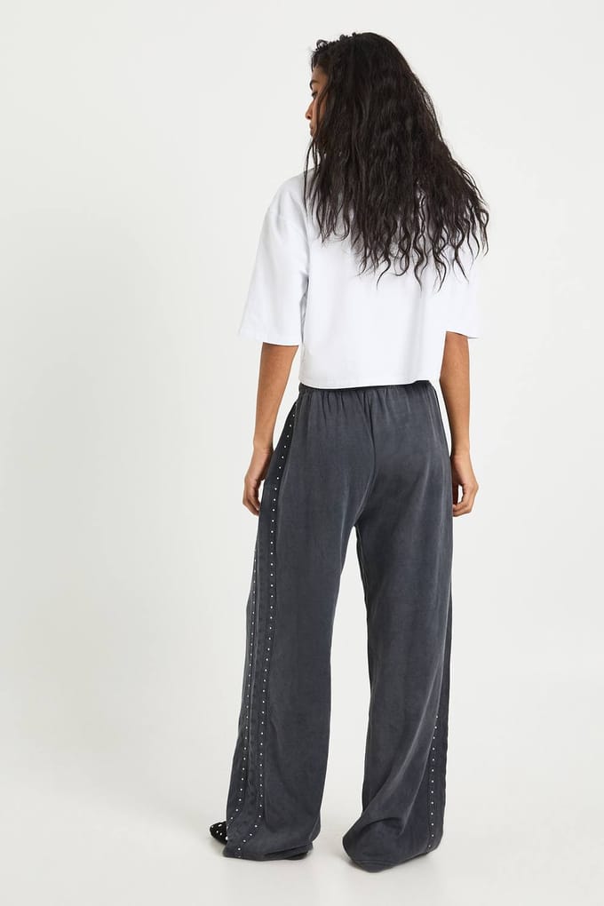 boohoo Dames Gewassen joggers met studs en dubbele band en rechte pijpen | Houtskool | Maat: Medium