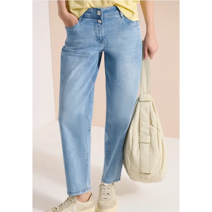 High Waist Barrel Leg Jeans in Loose Fit