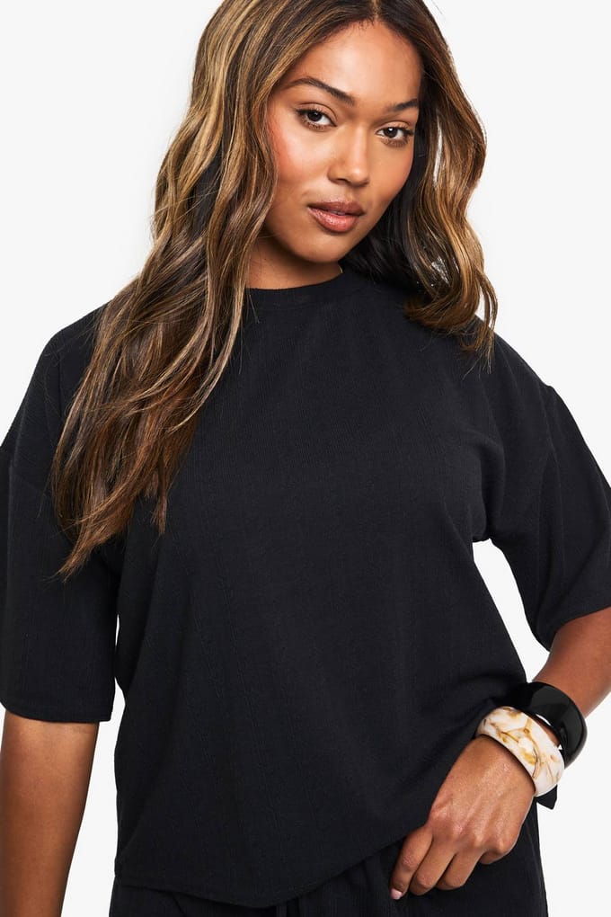 boohoo Dames Plus Textuurgeribbeld T-shirt & Short Co-ord | Zwart | Maat: 44