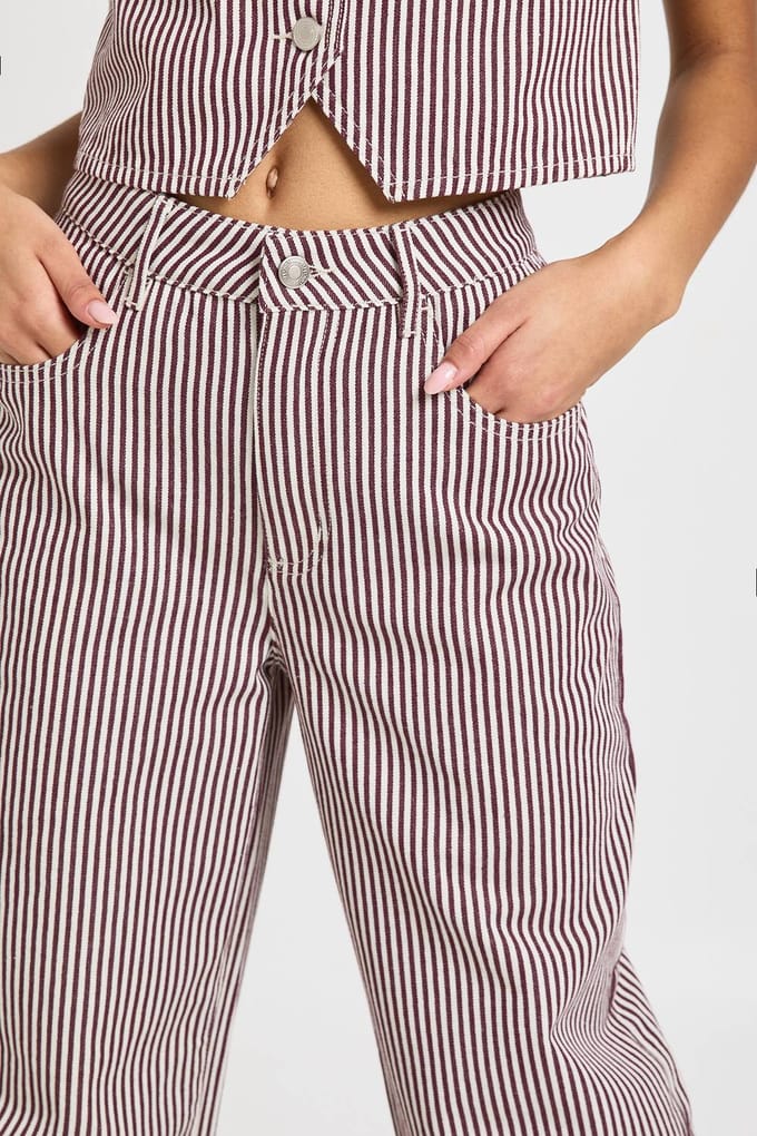 boohoo Dames Mid Waist Gestreepte Barrel Jeans | Bordeaux Rood | Maat: 34