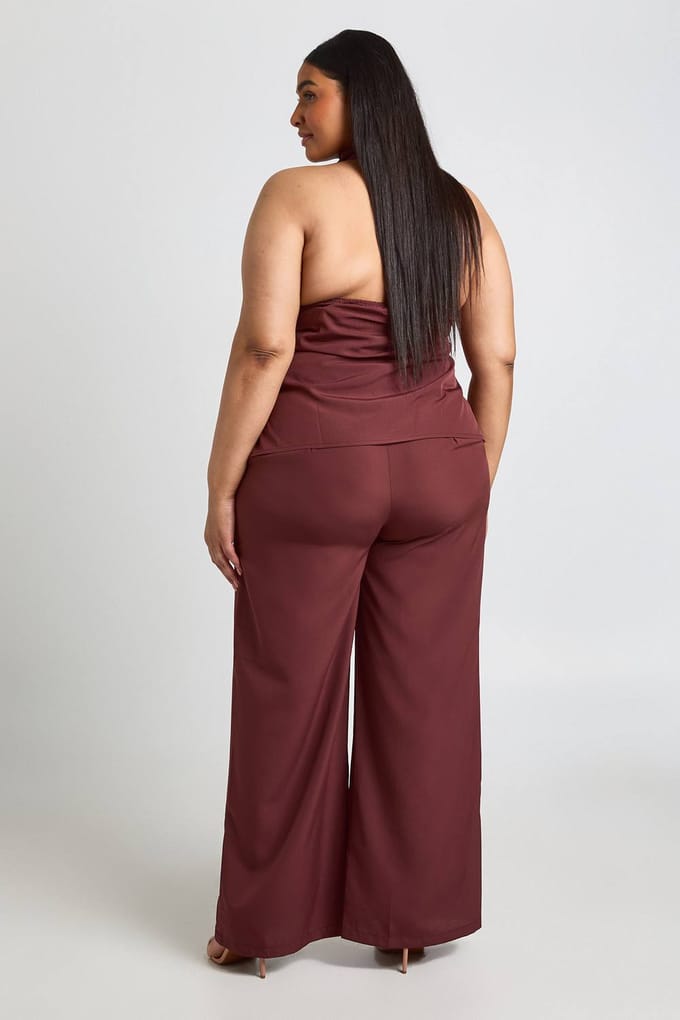 boohoo Dames Plus Crepe Haltertop En Wijde Broek Co-ord Set | Chocoladebruin | Maat: 52