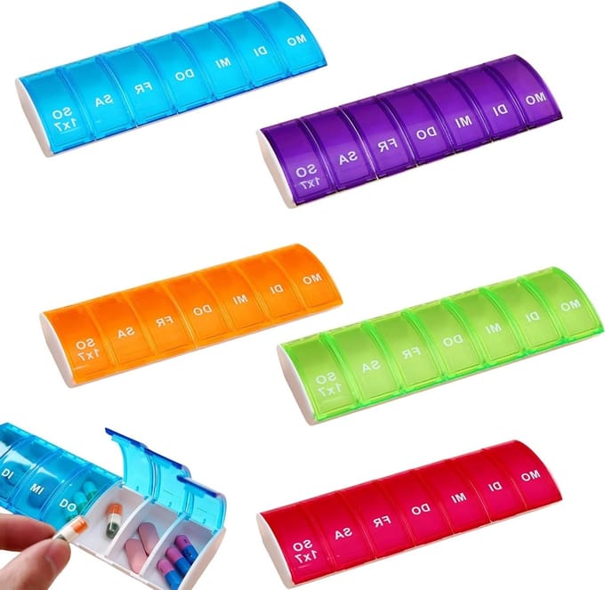 Compacte 7-Daagse Pillendoos met Compartimenten voor Capsules en Tabletten, Herbruikbare Mini Opbergdoos in Regenboogdesign