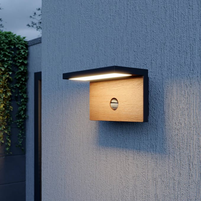 Lucande Lignus LED buitenwandlamp, bewegingsmelder