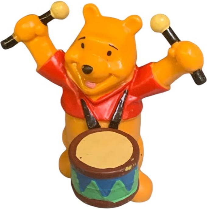 Winnie de pooh met trommel - 6cm Bullyland speelfiguurtje