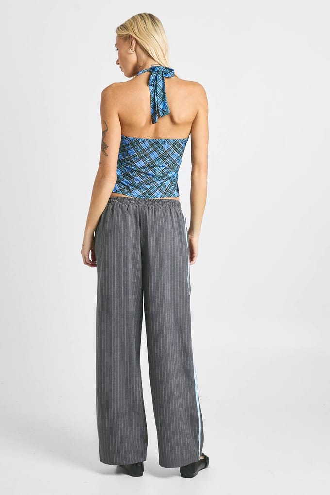 boohoo Dames Printed Mesh Halterneck Tie Front Top | Blue | Maat: 10