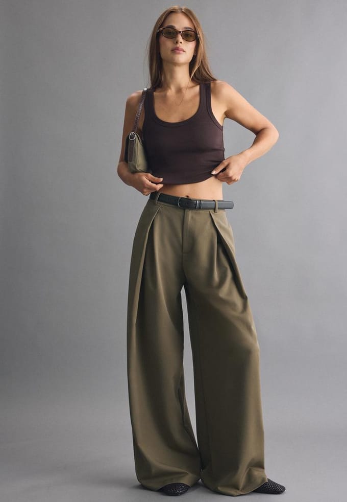 Stradivarius Broek met maxi-plooien en riem  Kaki 44