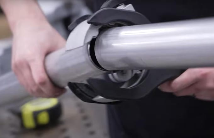 AMD Tools - Uitlaatpijpsnijder - 35-66 mm - Grijper mechanisme - Ratel