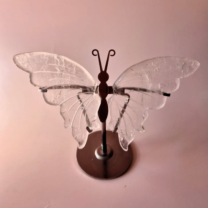 Bergkristal Butterfly Crystal Carving met Metalen Standaard