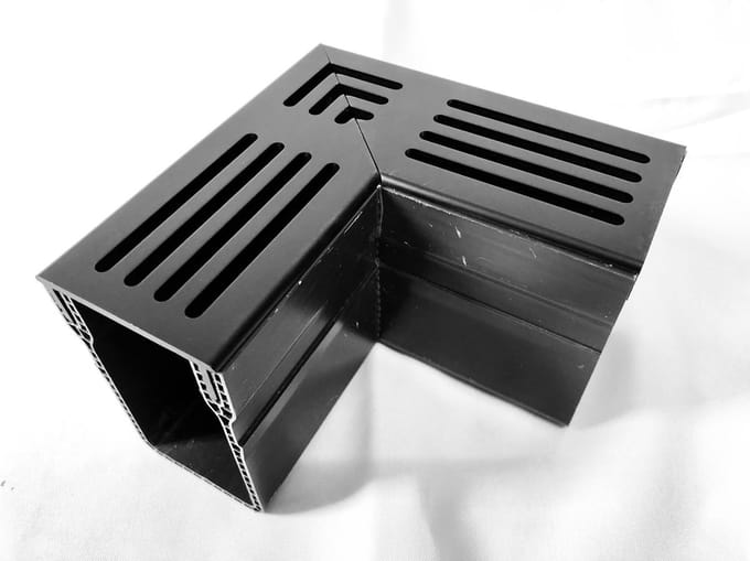 Black Beauty Perfect Drain 65/100 hoek zwart alu designrooster