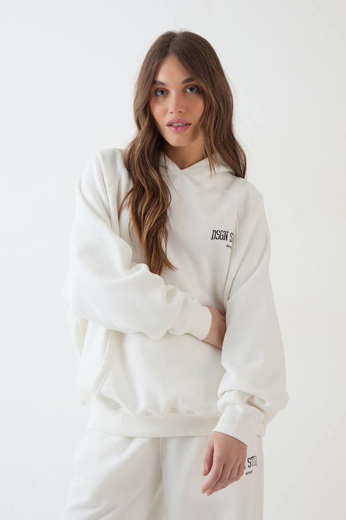 Dames Dsgn Studio Collegiate Bedrukte Raglan Naad Oversized Hoodie | Cream | Maat: Medium