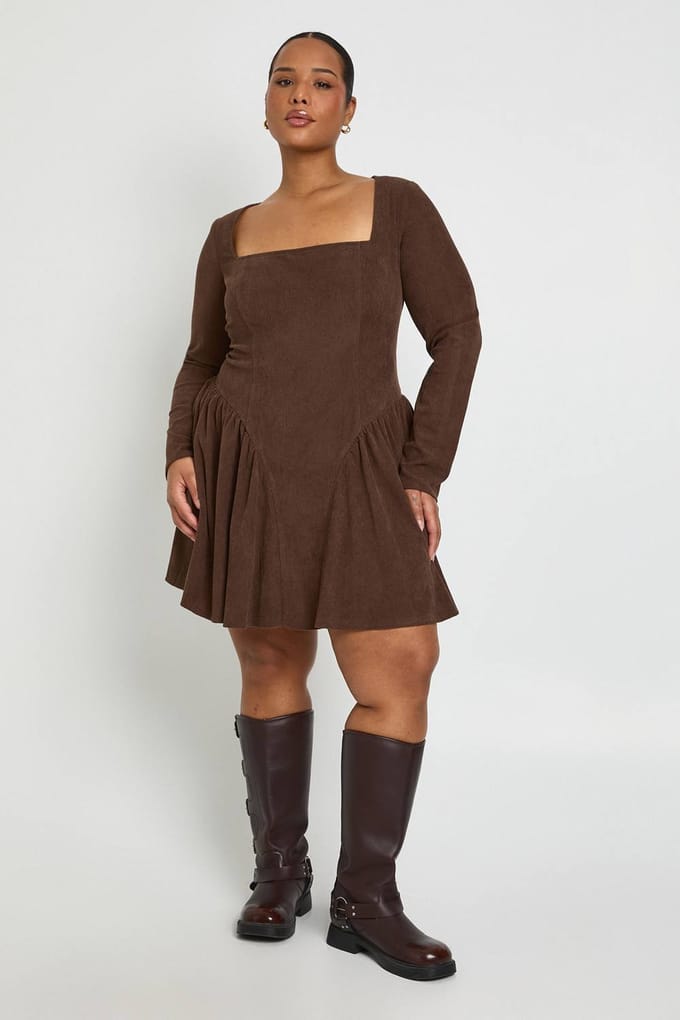 boohoo Dames Plus Cord Melkmeid Skater Jurk | Chocoladebruin | Maat: 44