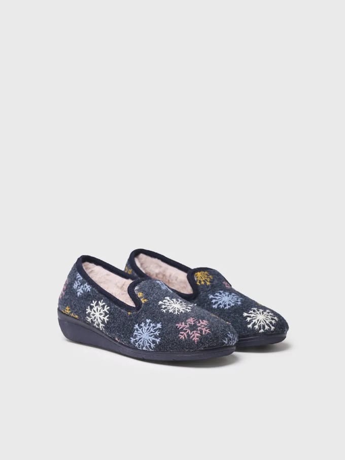 Damesslippers met geborduurde details | CARME-CP