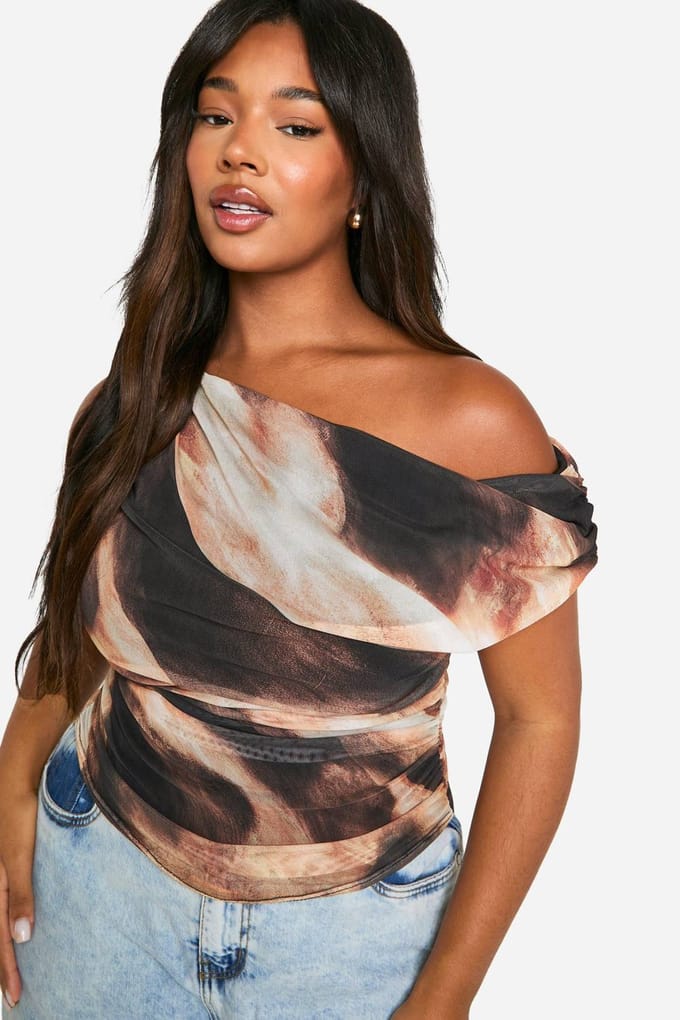 boohoo Dames Plus Abstract Asymmetrische Gerafelde Top | Zwart | Maat: 56