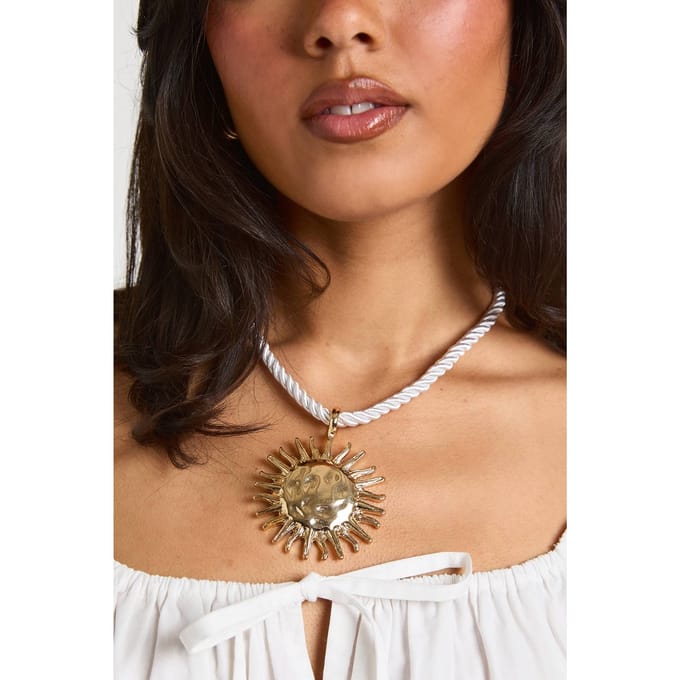 boohoo Dames Statement Touwketting Met Zonhanger | Goud