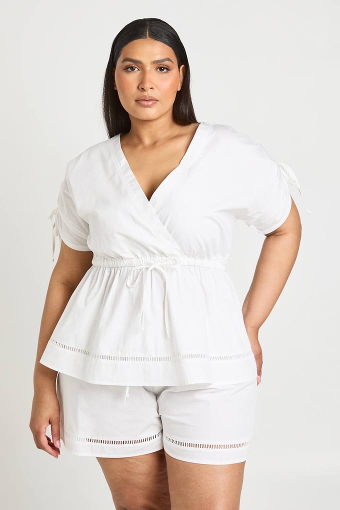 boohoo Dames Plus Poplin Ladder Short | White | Maat: 20