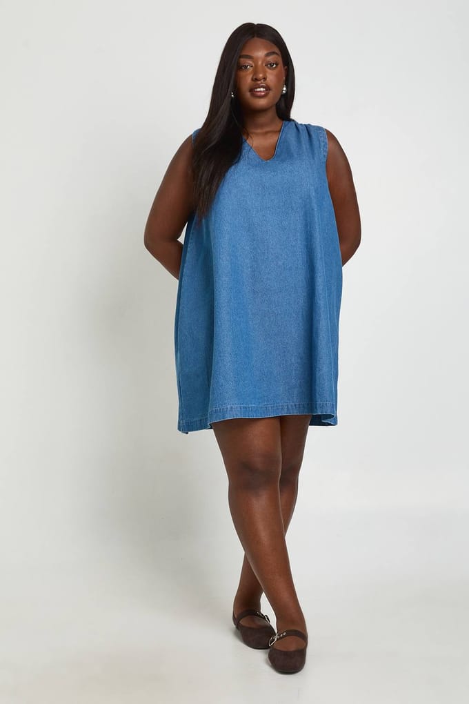 boohoo Dames Plus Chambray Mini-jurk Met V-hals | Medium Gebleekt | Maat: 46