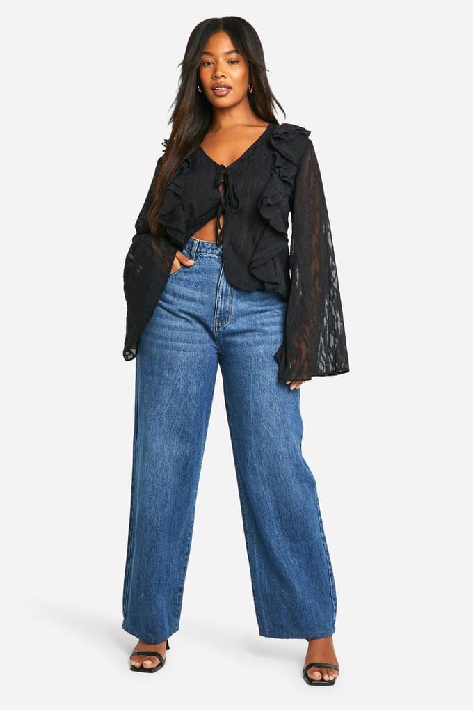 boohoo Dames Plus Burnout Dierlijke Tie Front Ruffle Blouse | Black | Maat: 26