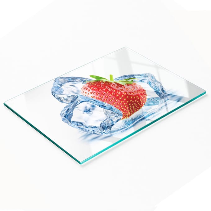 Keukenplank van gehard glas met afbeelding van aardbeien en ijs, 80x52 cm