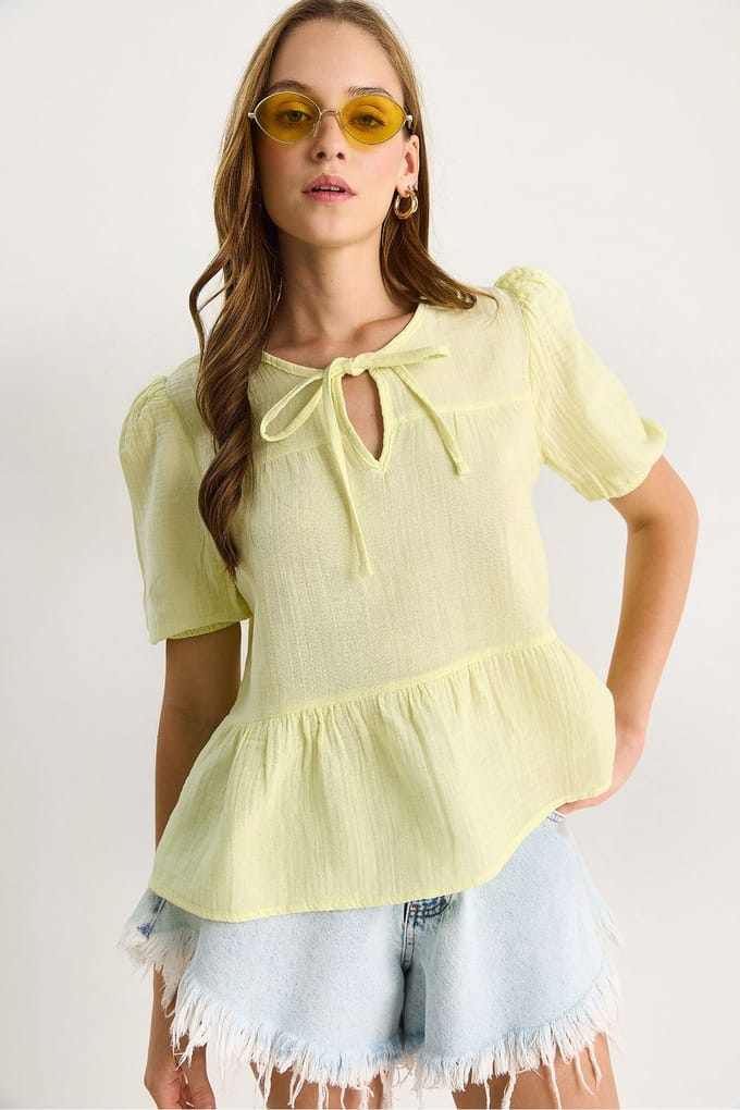 Crew Neck Blouse met Strikdetails