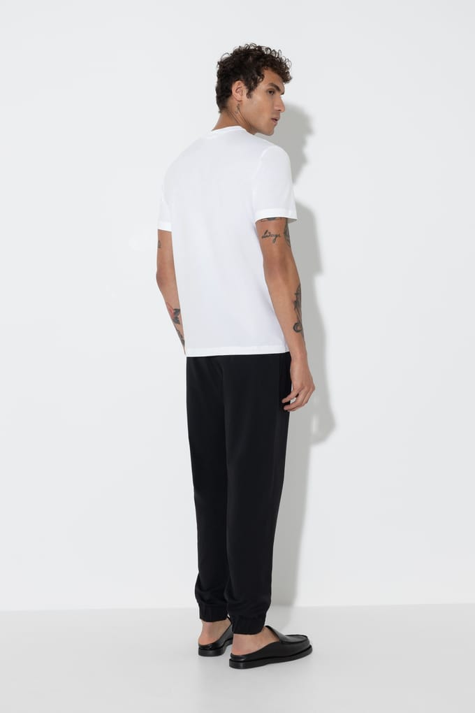 T-shirt Serie The Suitable Wit